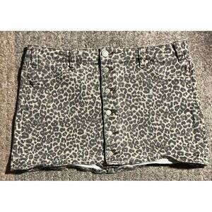 Rock & Roll Leopard Denim Skirt Size 32.      (1442)